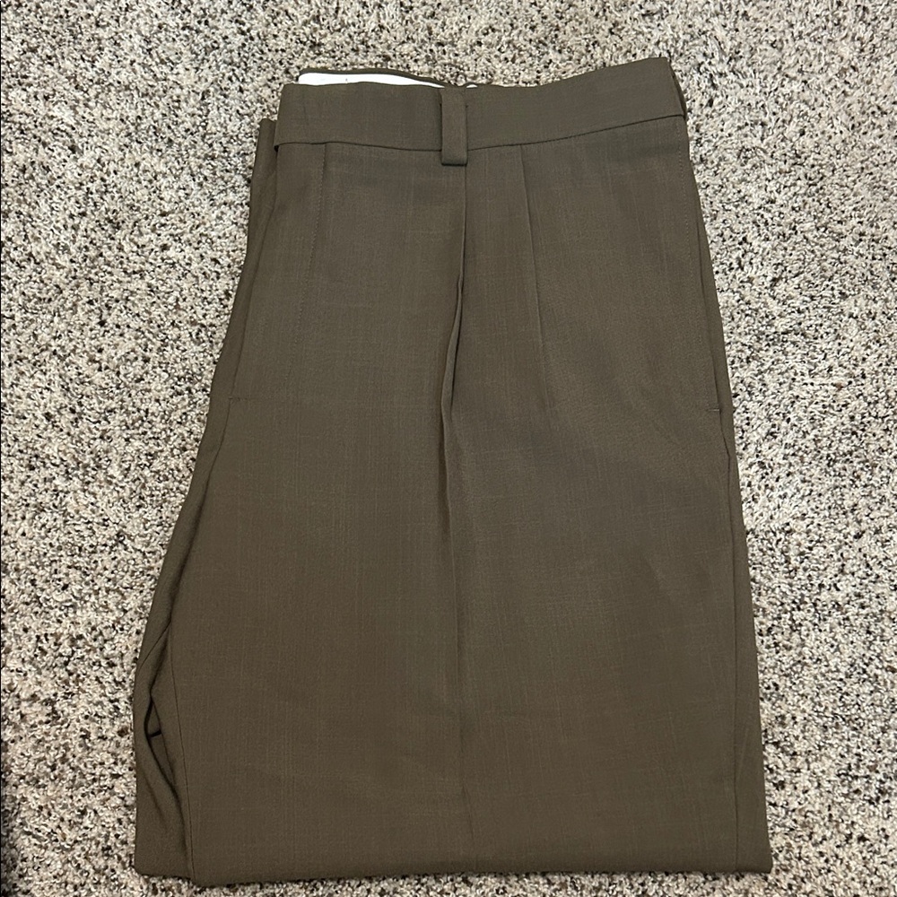 EUC Haggar Men's Tan Classic Dress Pants with pleated front - Picture 5 of 7